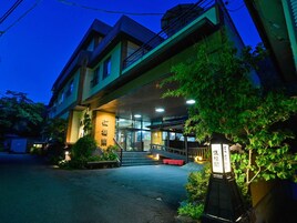 A building with a covered entrance, steps leading up to it, and signage in a foreign language.