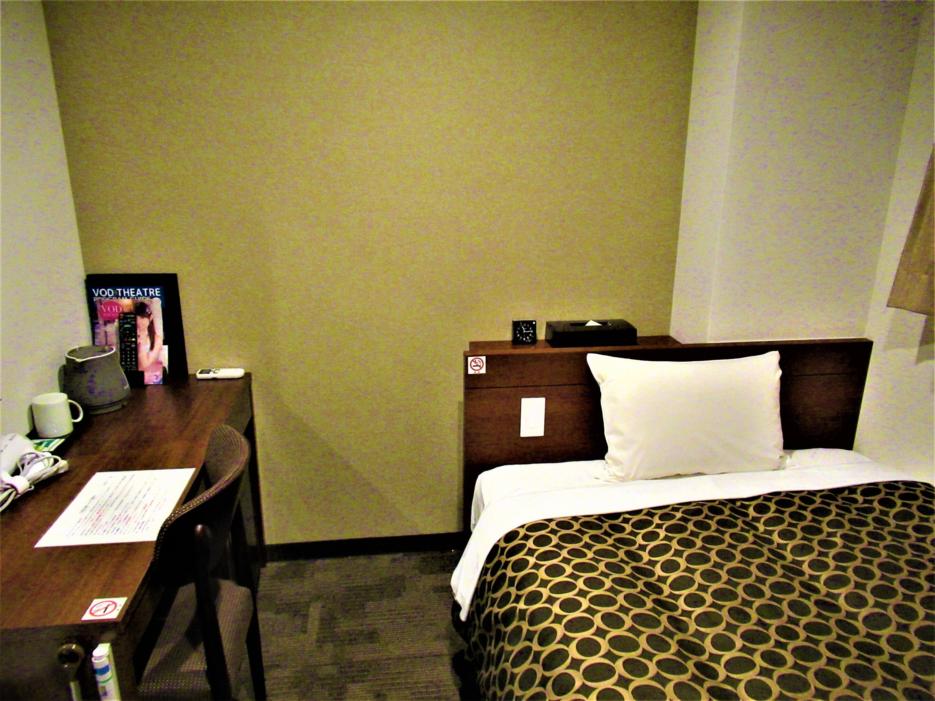 single room | desk, iron/ironing board, free wifi, bed sheets