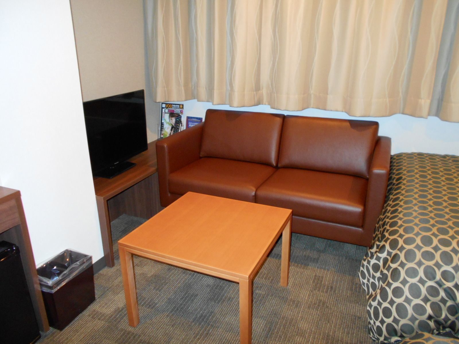 twin room | desk, iron/ironing board, free wifi, bed sheets