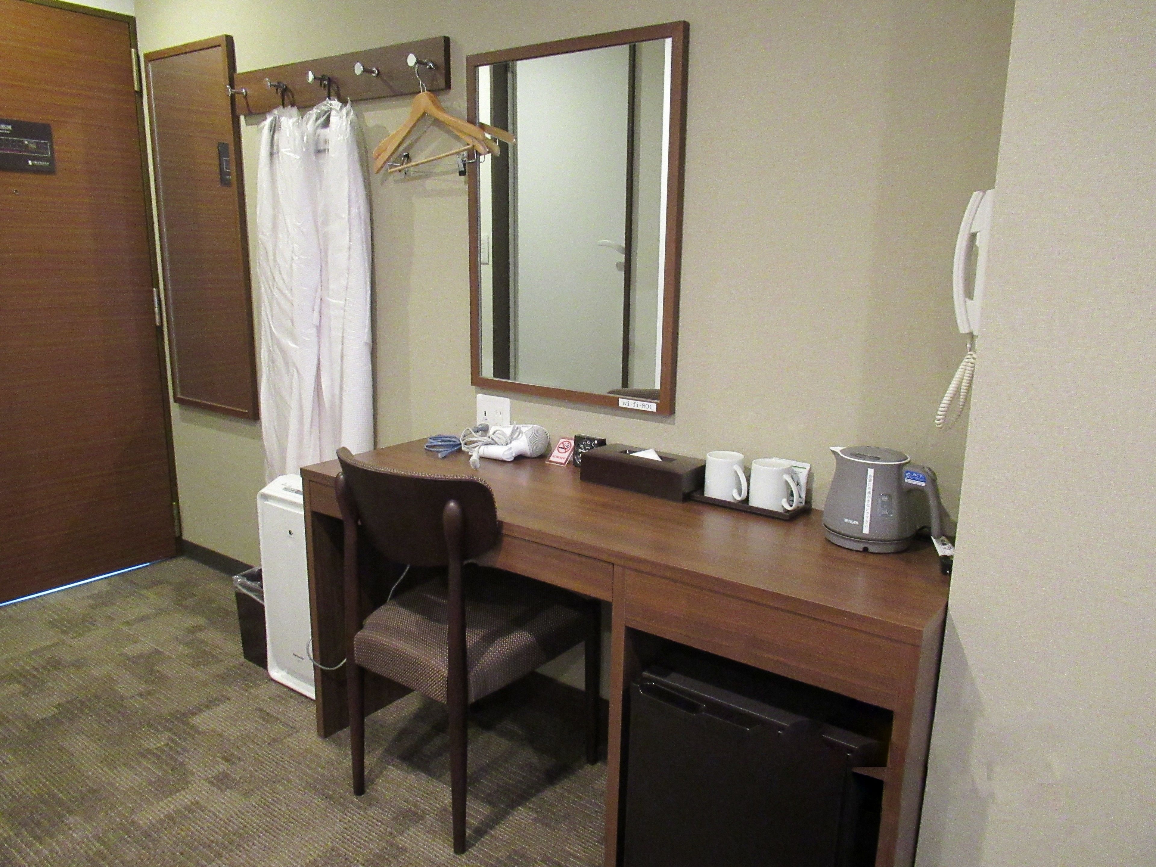 twin room | desk, iron/ironing board, free wifi, bed sheets