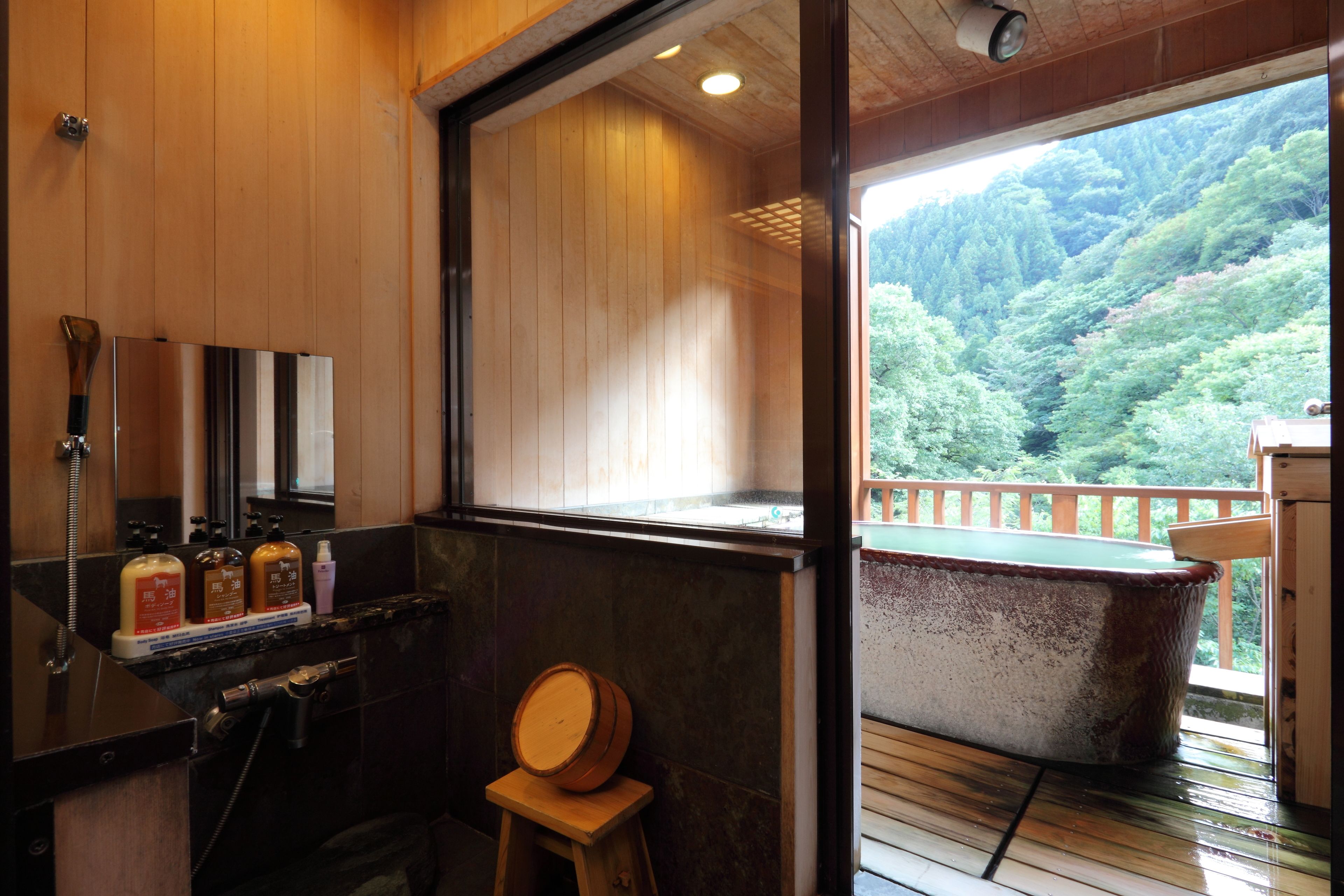传统客房, 无烟房 (Japanese Style Room with Openair Bath) | 浴室 | 免费洗浴用品、吹风机、拖鞋、坐浴桶