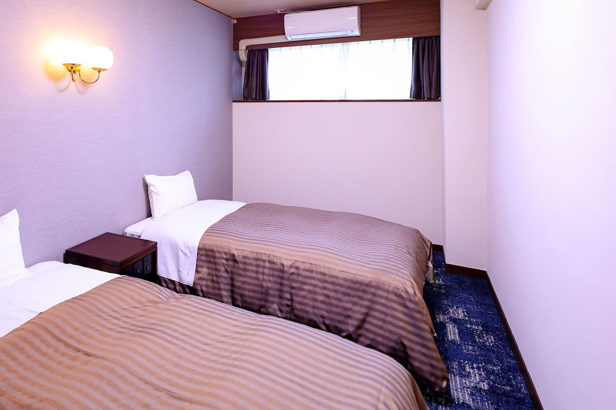 Economy Twin Room(No View) - Indoor Bath - Non-Smoking | In-room safe, blackout curtains, bed sheets