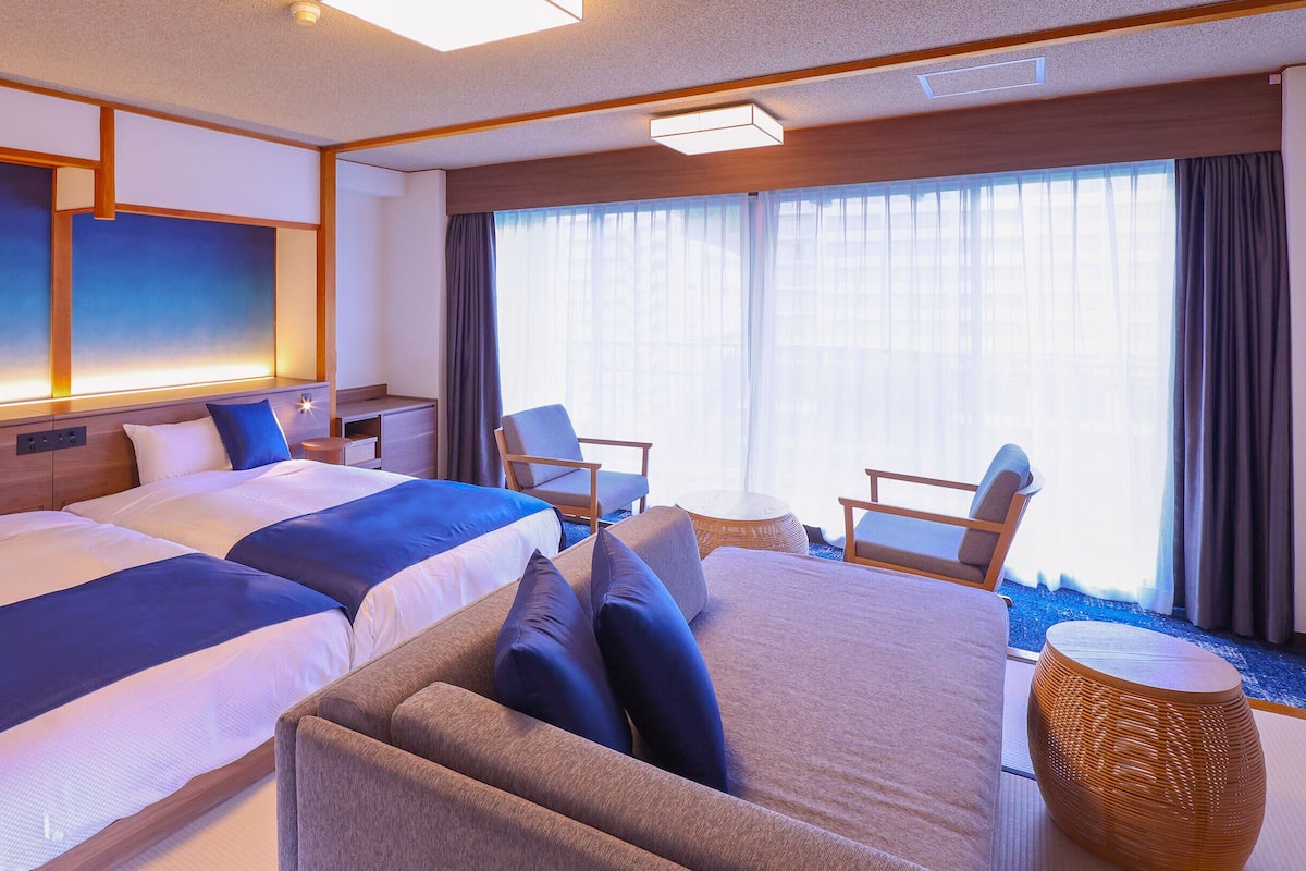 Superior Japanese-Style Twin Beds holds 3 people - Shower Only - Non-Smoking | In-room safe, blackout curtains, bed sheets