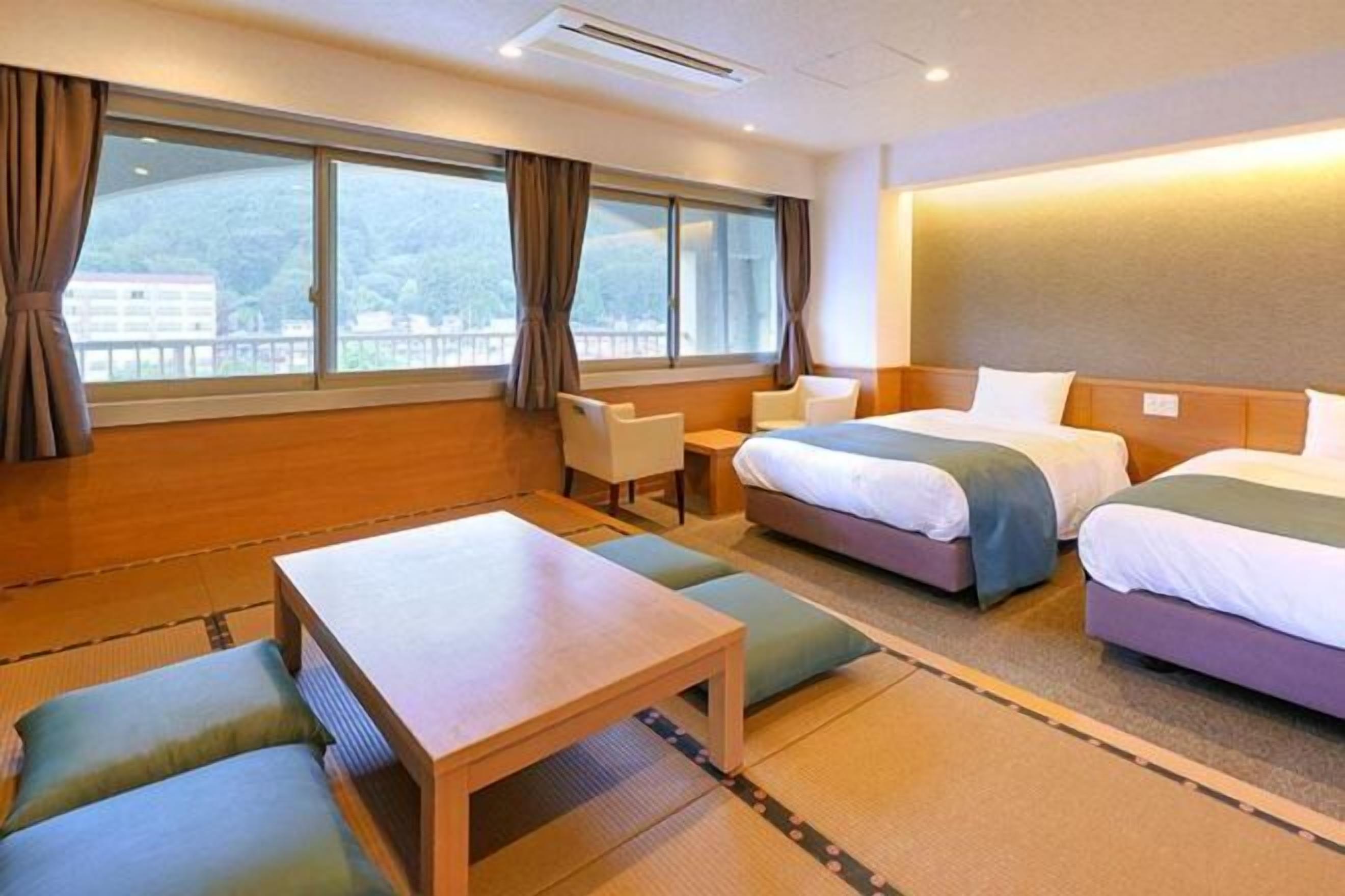 Zimmersafe, Verdunkelungsvorhänge, Bettwäsche