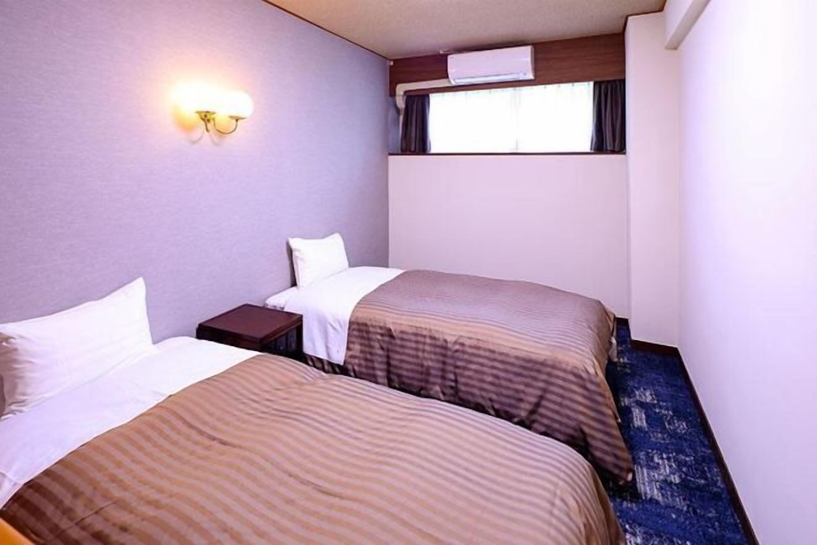 Zimmersafe, Verdunkelungsvorhänge, Bettwäsche