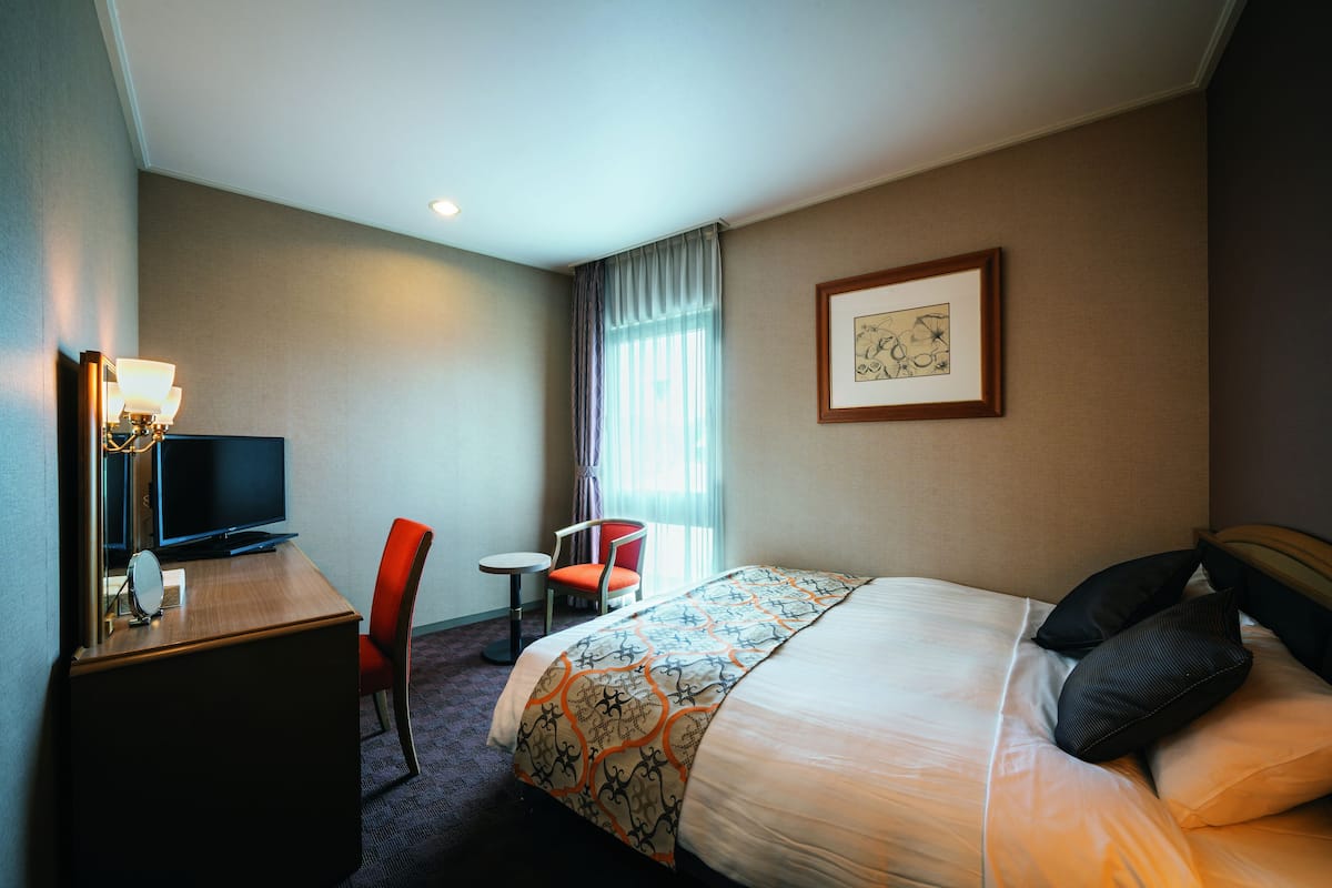 Deluxe Double Room, 1 Katil Ratu (Queen), Non Smoking | Meja, Wi-fi percuma 