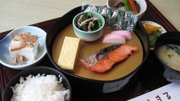Desayuno japonés todos los días (con cargo)