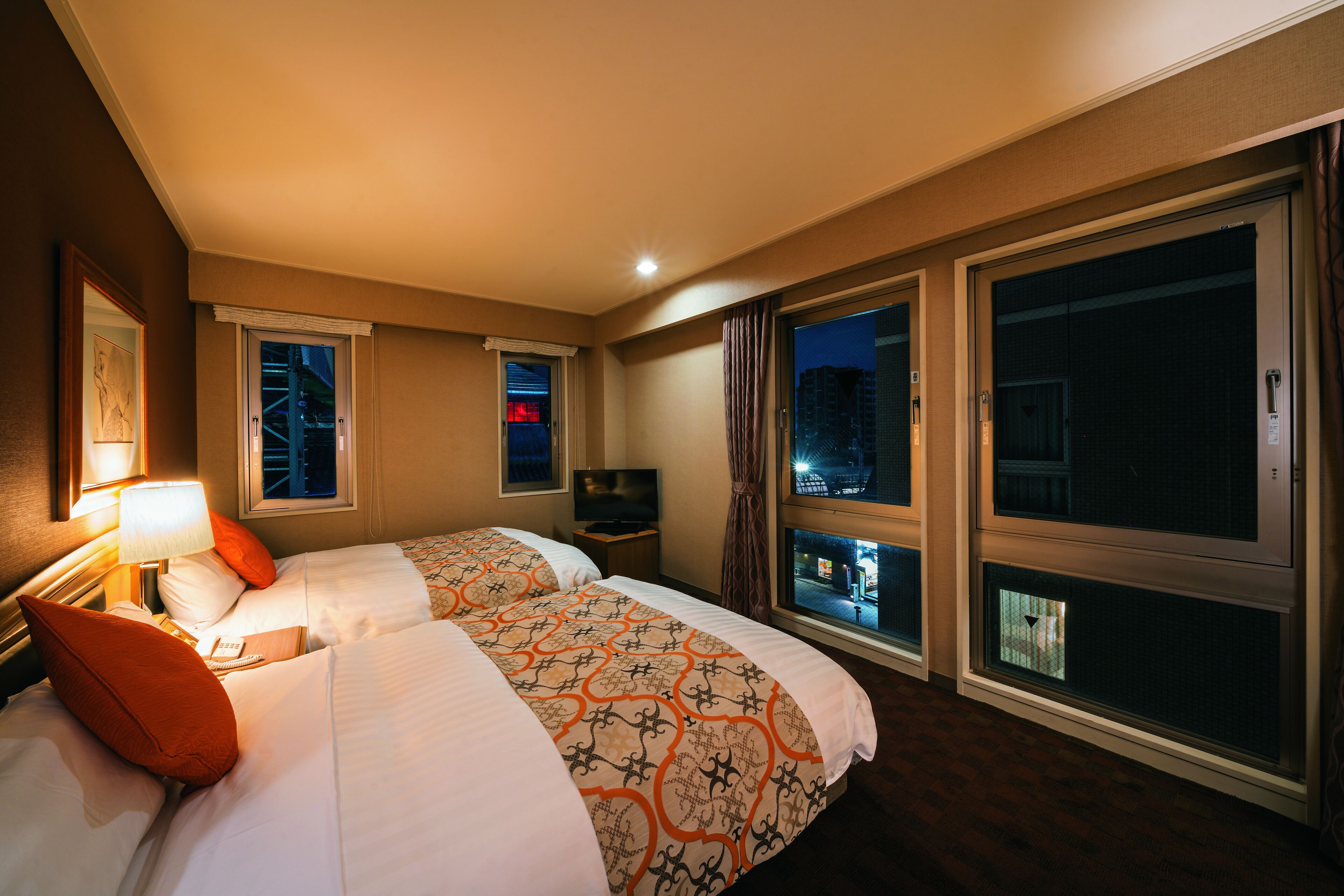 書桌、免費 Wi-Fi