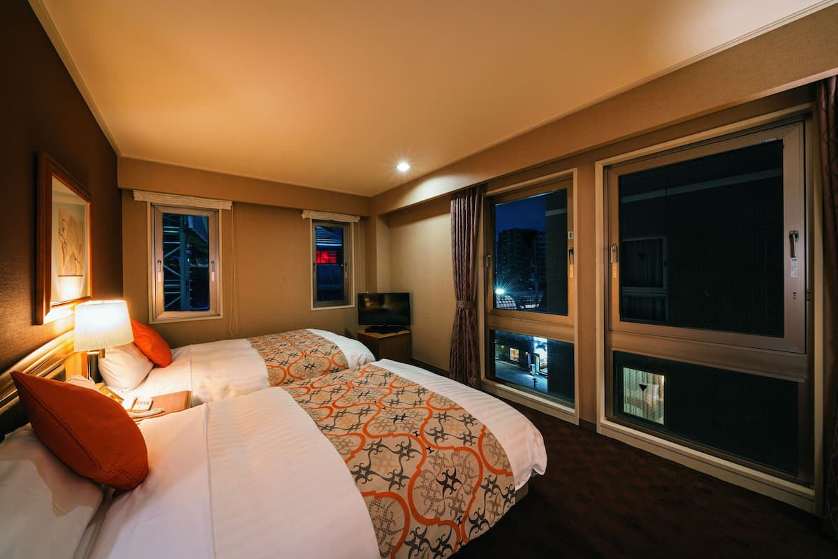 1 bedroom, desk, free wifi