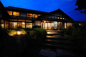Front of property – evening/night - Shojuen (Minakami)