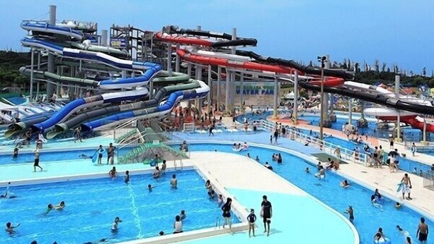 A water park with multiple slides and pools. - Ashihara Onsen Hakuwaso (Awara)