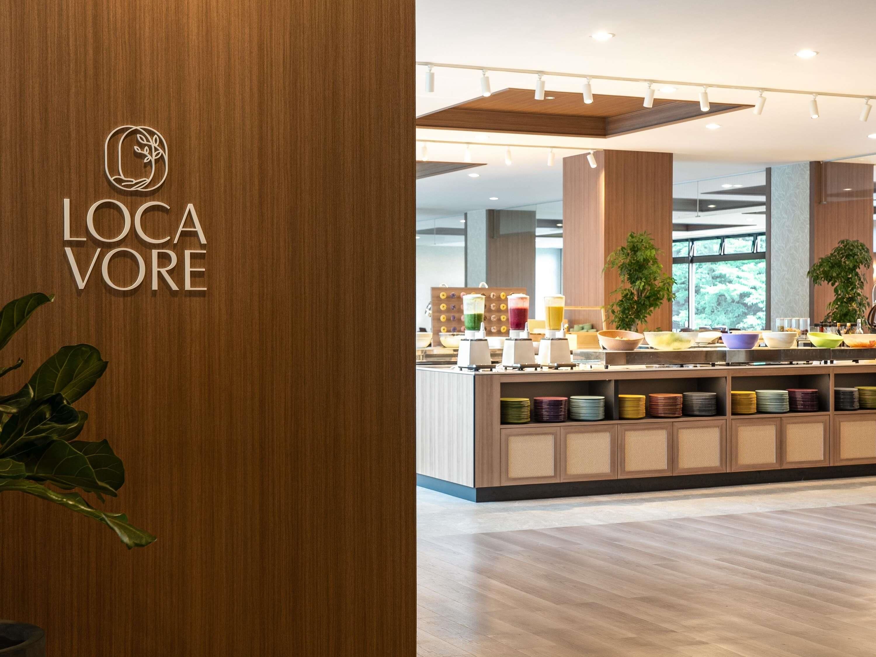 Petit déjeuner et dîner servis sur place