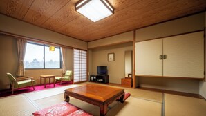 A traditional Japanese room with tatami flooring, a wooden table, a TV, and sliding doors. - Mercure Miyagi Zao Resort & Spa (Zao)