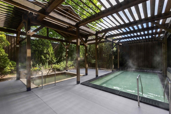 In-room safe, iron/ironing board, free WiFi, bed sheets