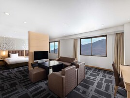 Privilege, Suite junior, 2 camas individuales | Caja fuerte, tabla de planchar con plancha, wifi gratis y ropa de cama