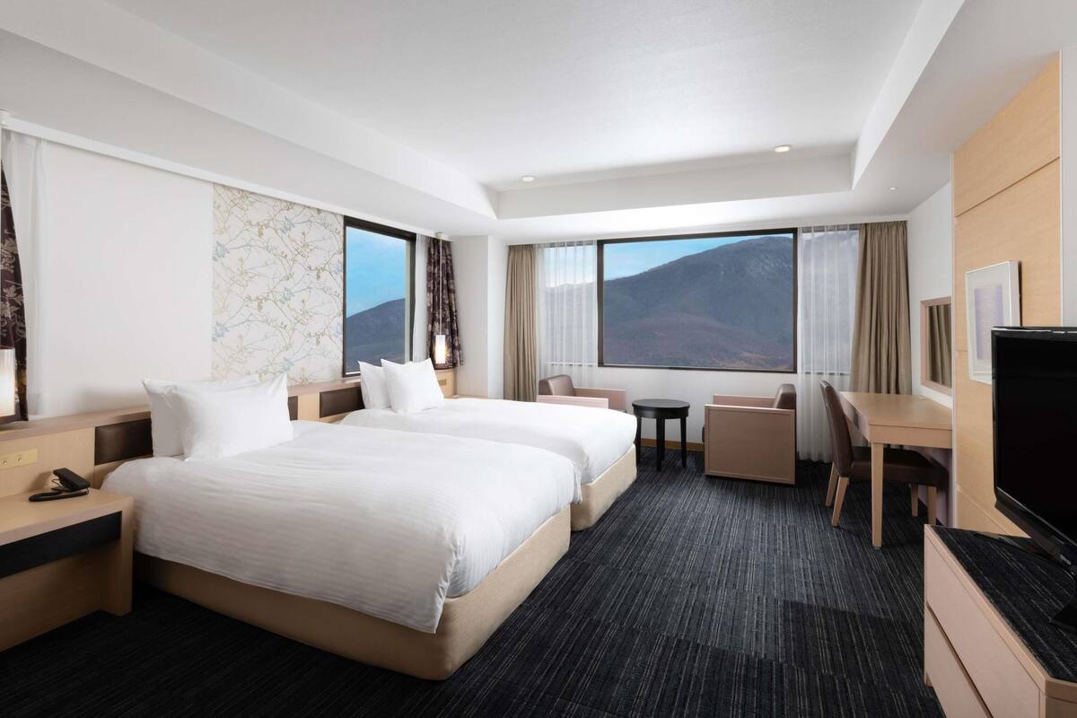 Privilege, Deluxe Suite, 2 Single Beds, Mountain View