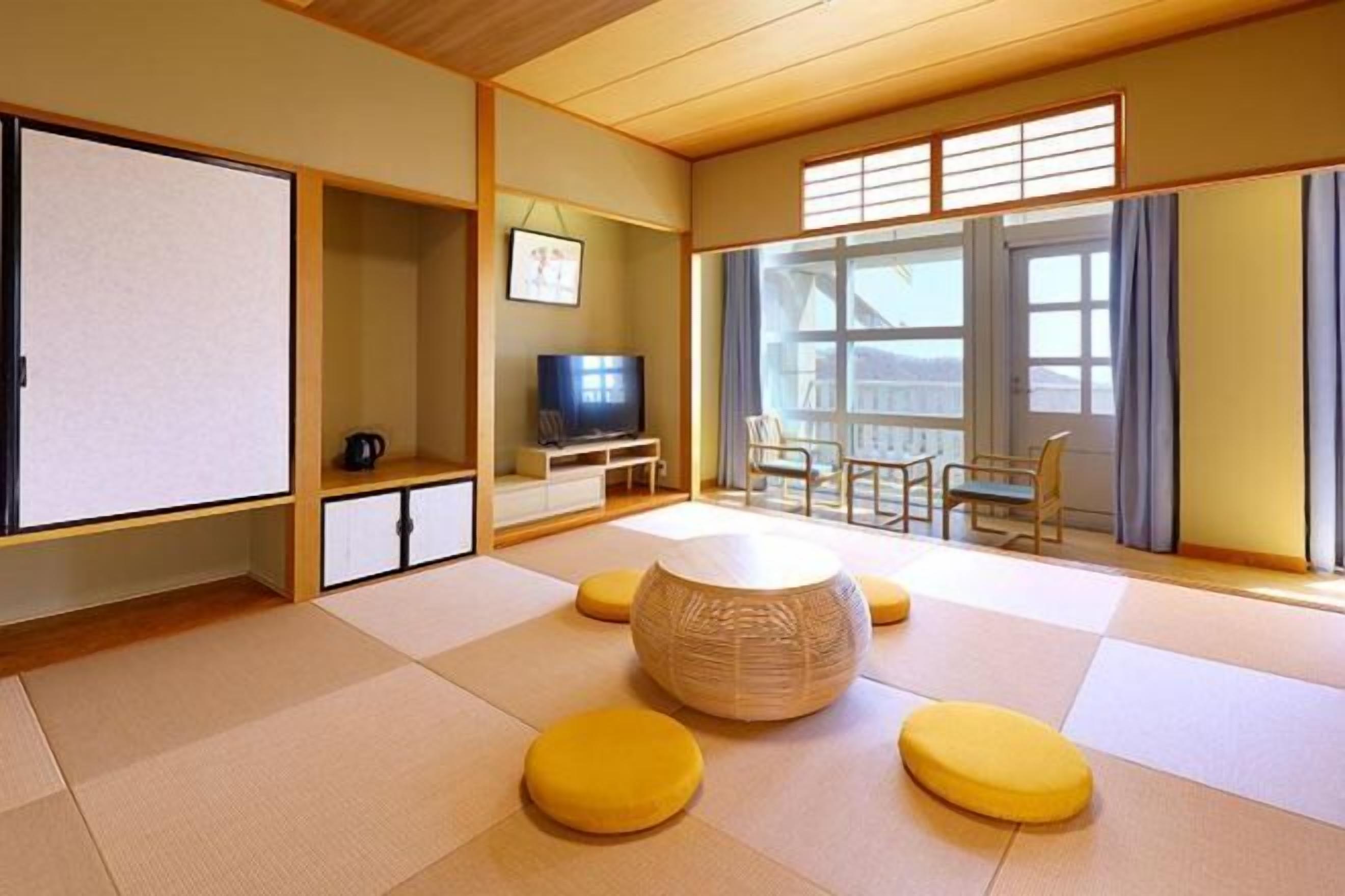 Living area | Flat-screen TV