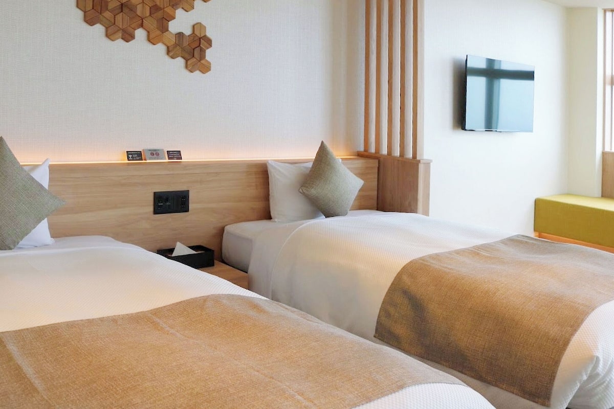 In-room safe, desk, free WiFi, bed sheets