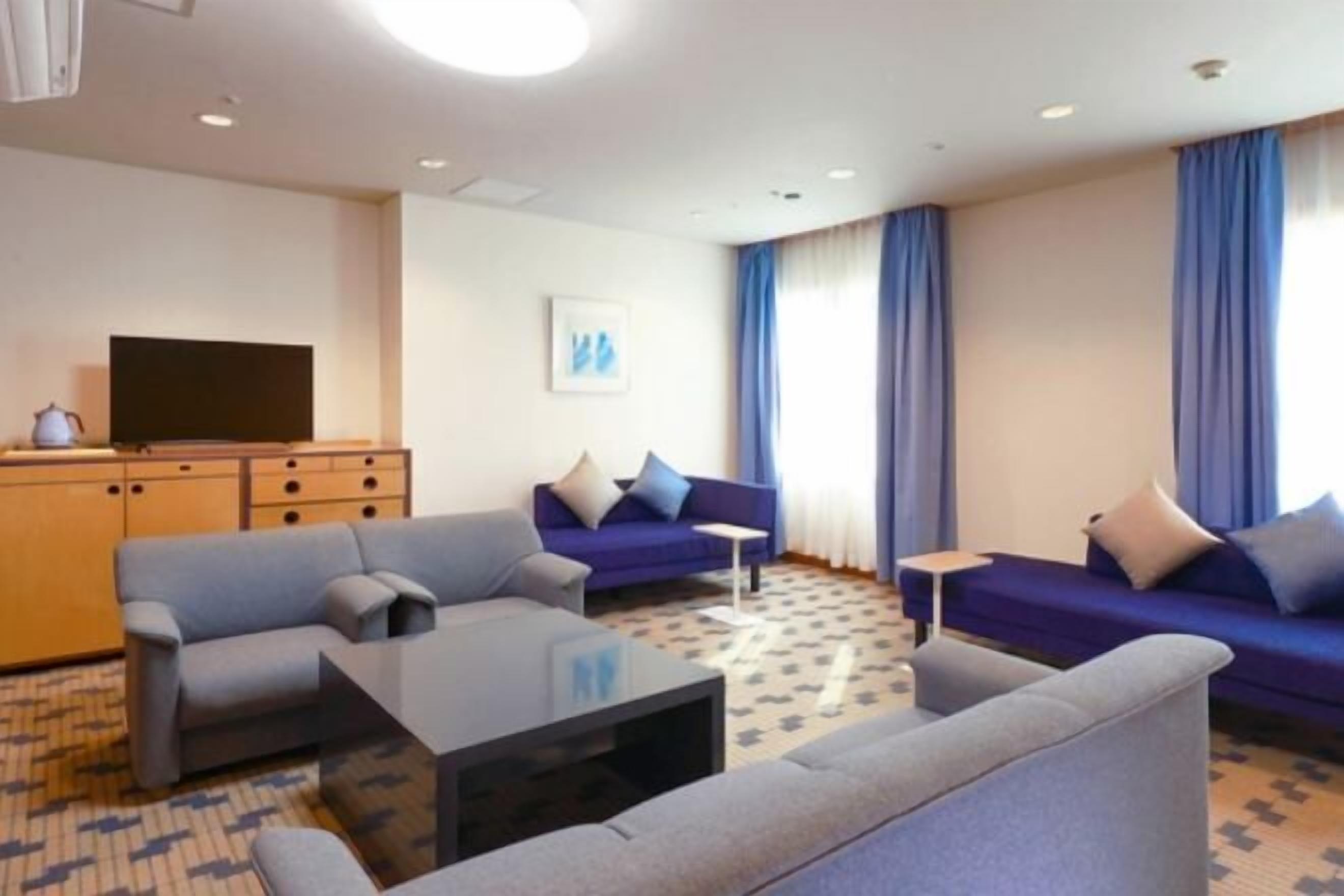 Living area | Flat-screen TV