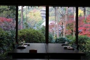 Breakfast, lunch, dinner served; vegetarian cuisine, garden views - Koyokan (Yasugi)