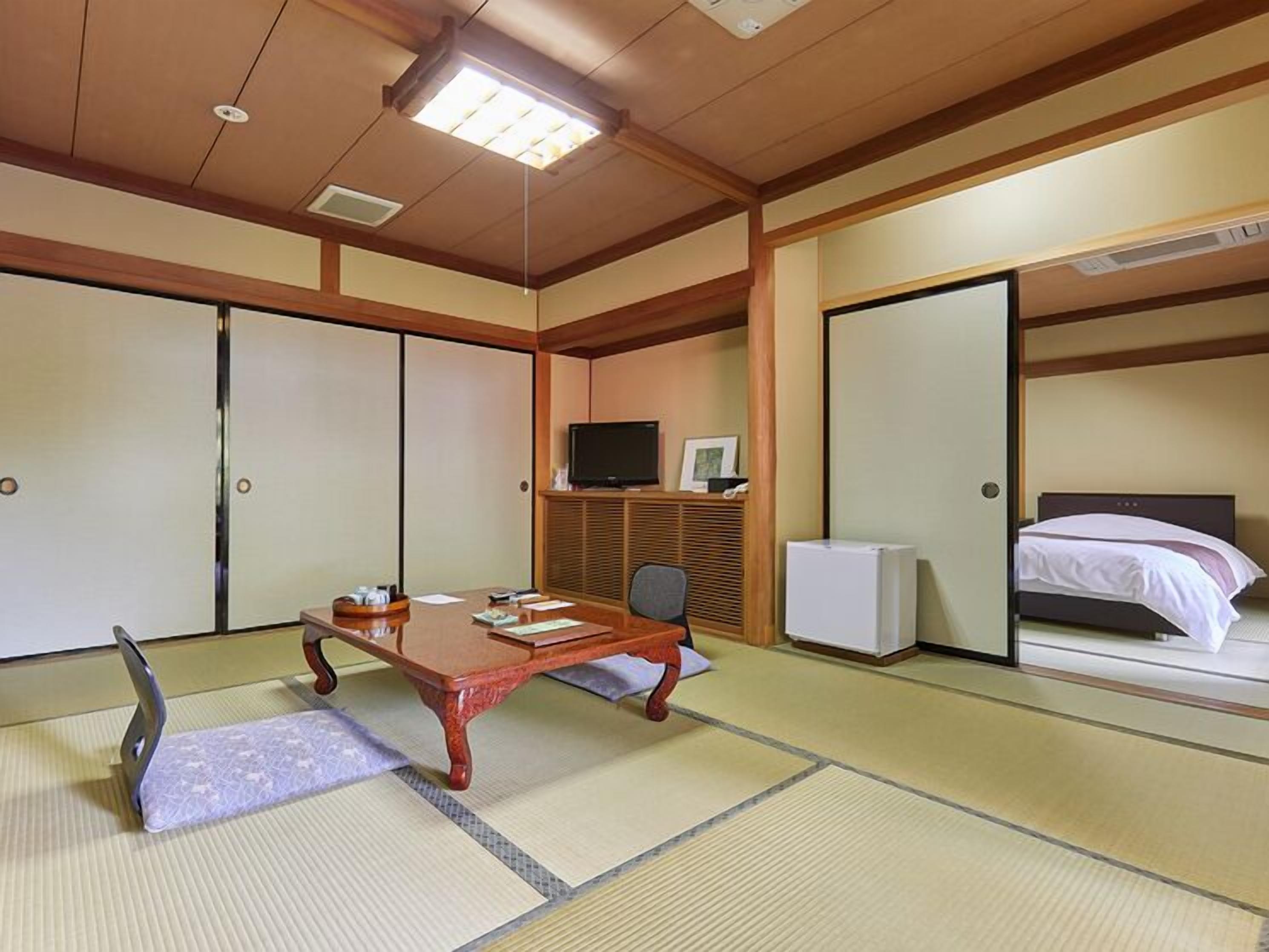Down duvets, in-room safe, free WiFi, bed sheets