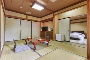 Habitación tradicional, baño compartido (Japanese Style) | Edredones de plumas, caja fuerte, wifi gratis y ropa de cama