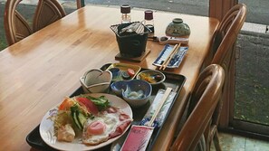 Outdoor dining - Oyashirazu Kanko Hotel (Itoigawa)