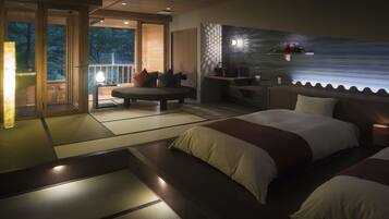 Outdoor bath with mountain stream side tatami room | In-room safe, desk, blackout drapes, free WiFi