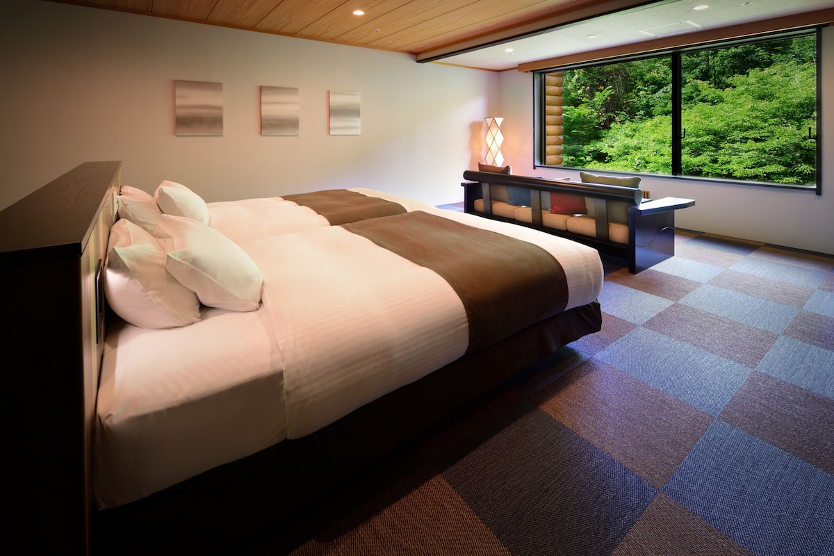 ห้องทวิน (Modern) | ตู้นิรภัยในห้องพัก, โต๊ะทำงาน, ผ้าม่านกันแสง, Wi-Fi ฟรี