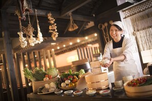 Desayuno buffet diario (JPY 2750 por persona)