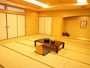 Interior - San Peach Okayama (Okayama)