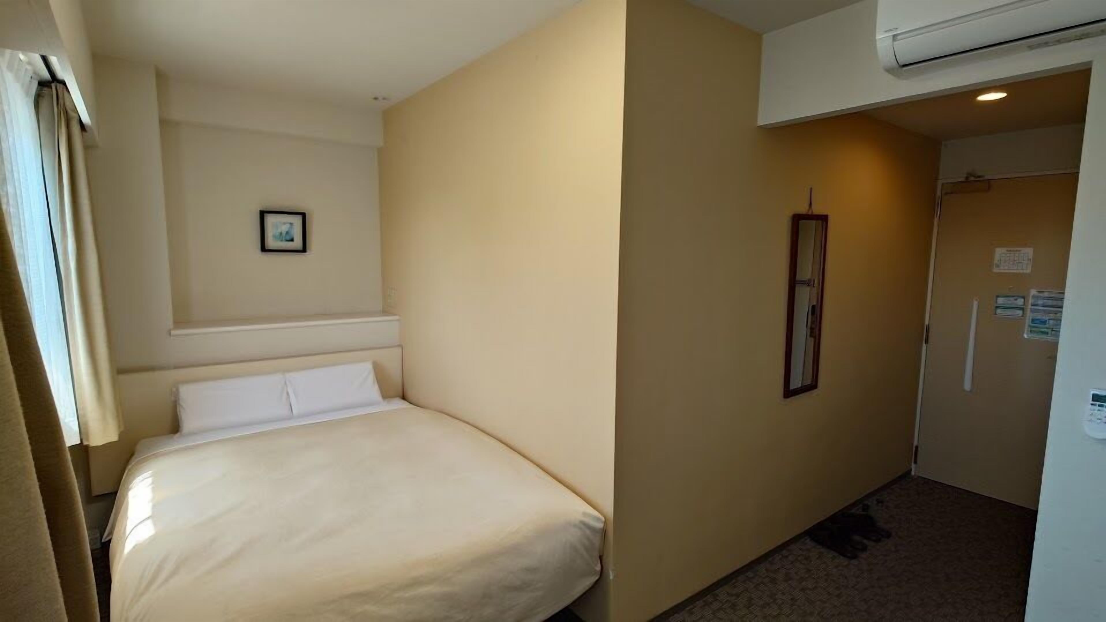 Desk, free wired Internet, bed sheets