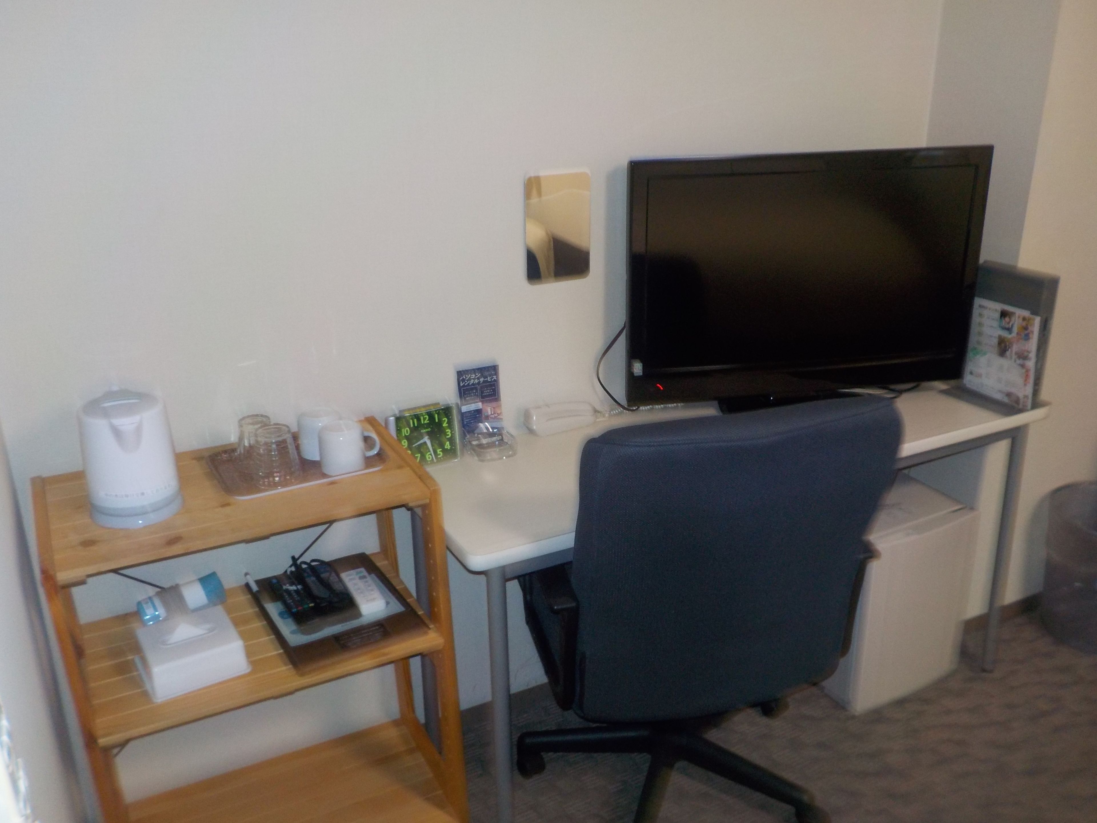 desk, free wired internet, bed sheets