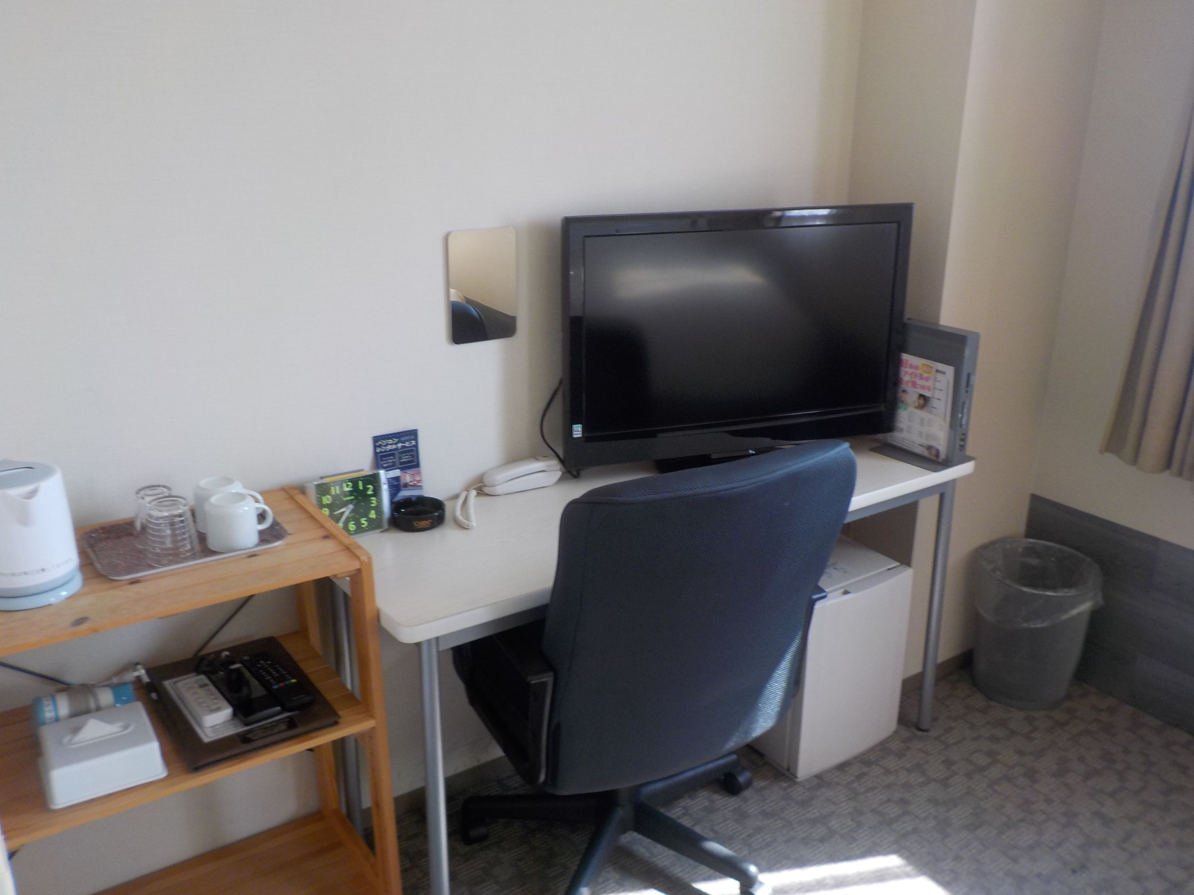 desk, free wired internet, bed sheets