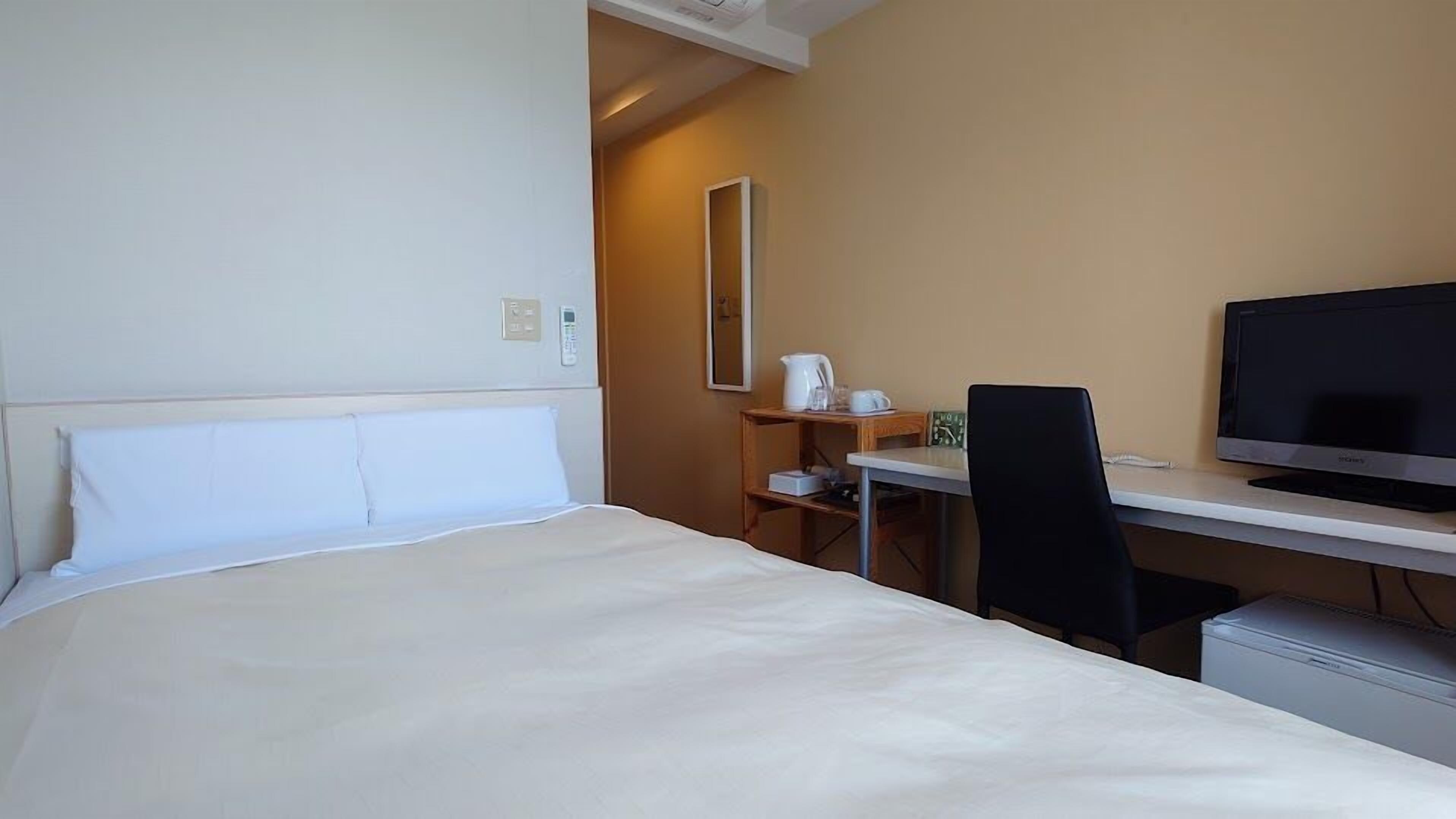 Desk, free wired Internet, bed sheets
