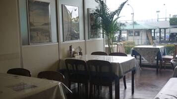 Breakfast, lunch and dinner served