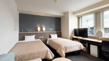 Twin Room, Non Smoking (Ocean Side, Free parking) | Desk, free WiFi, bed sheets