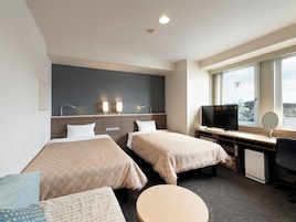 Escritorio, wifi gratis y ropa de cama