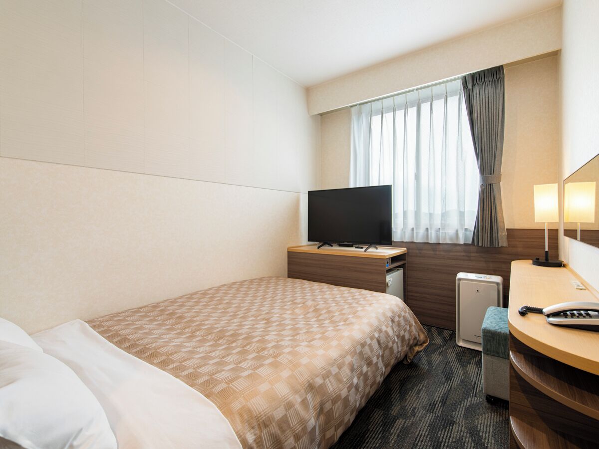 Semi Double Room, Non Smoking (Free parking) | Desk, free WiFi, bed sheets