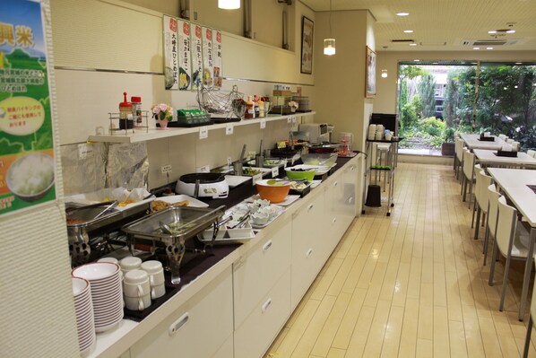 Daily buffet breakfast (JPY 1400 per person) - Hotel Green City (Sendai)