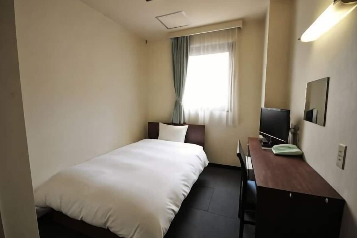 Tabla de planchar con plancha, wifi gratis, ropa de cama