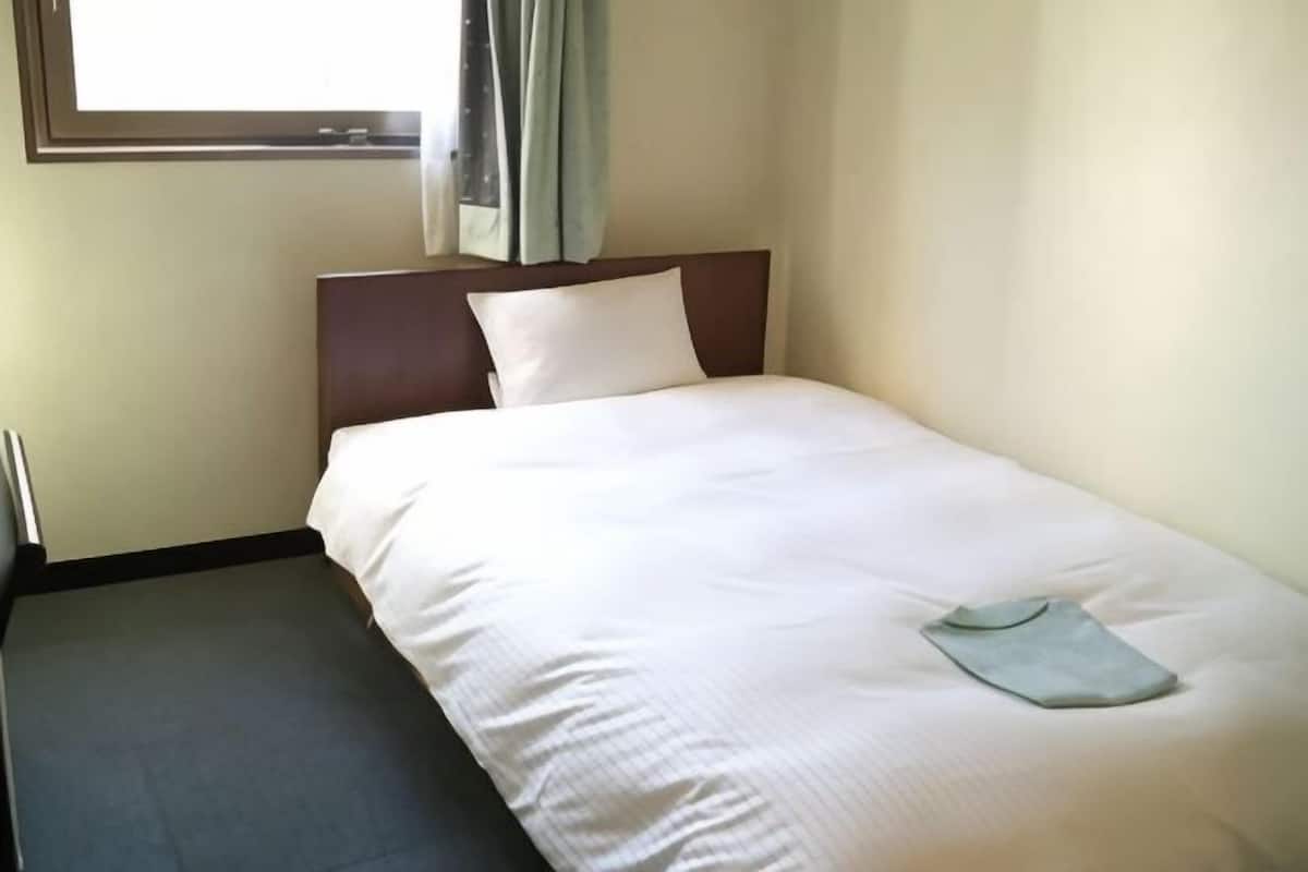 Tabla de planchar con plancha, wifi gratis, ropa de cama