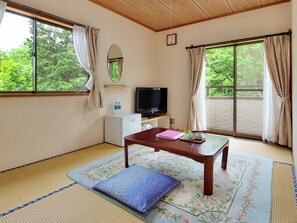 Japanese Style Room For 2 People | Desk, free WiFi