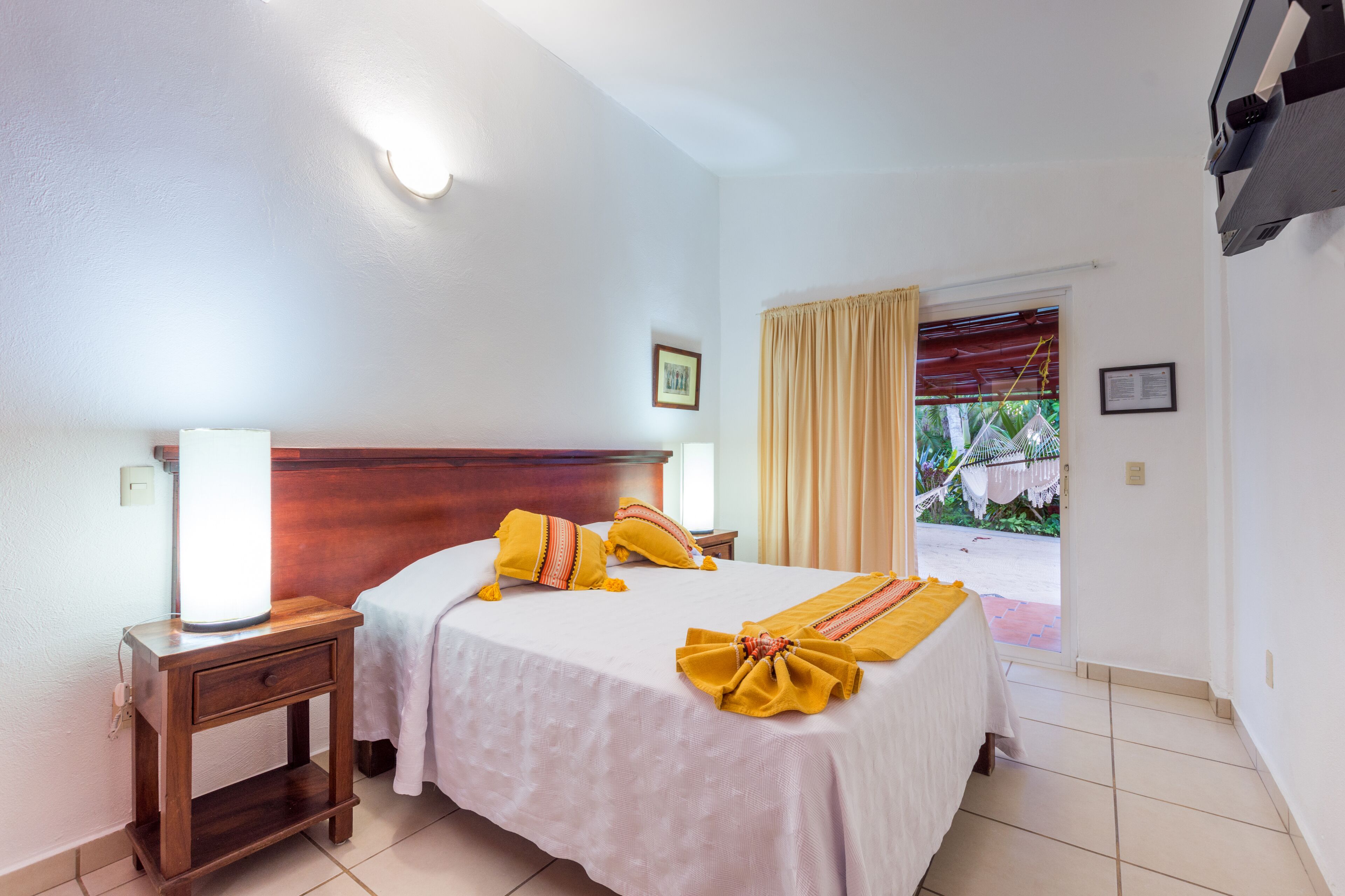 Basic Double Room | In-room safe, free cribs/infant beds, bed sheets