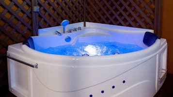 Indoor spa tub