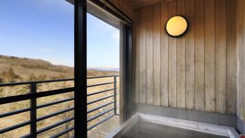 Run of House for No. of Rooms/Room Type Non-Smoking | Bathroom | Combined shower/tub, free toiletries, hair dryer, slippers