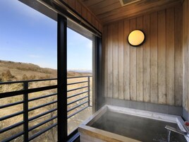 Run of House for No. of Rooms/Room Type Non-Smoking | Bathroom | Combined shower/tub, free toiletries, hair dryer, slippers