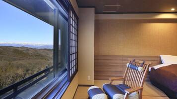 Superior Triple Room on High Floor with Shower, Non-Smoking | Free WiFi, bed sheets