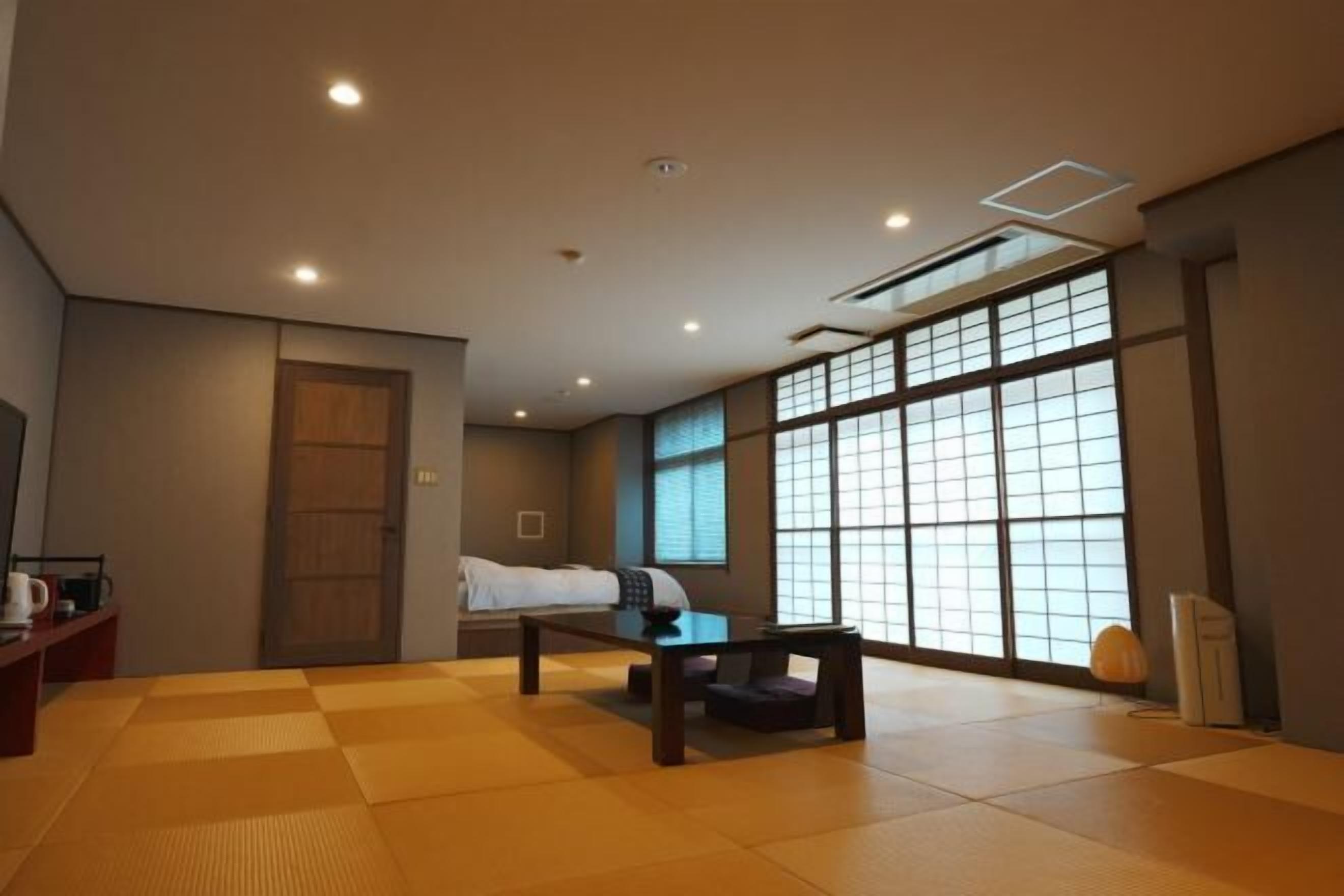 In-room safe, desk, free WiFi