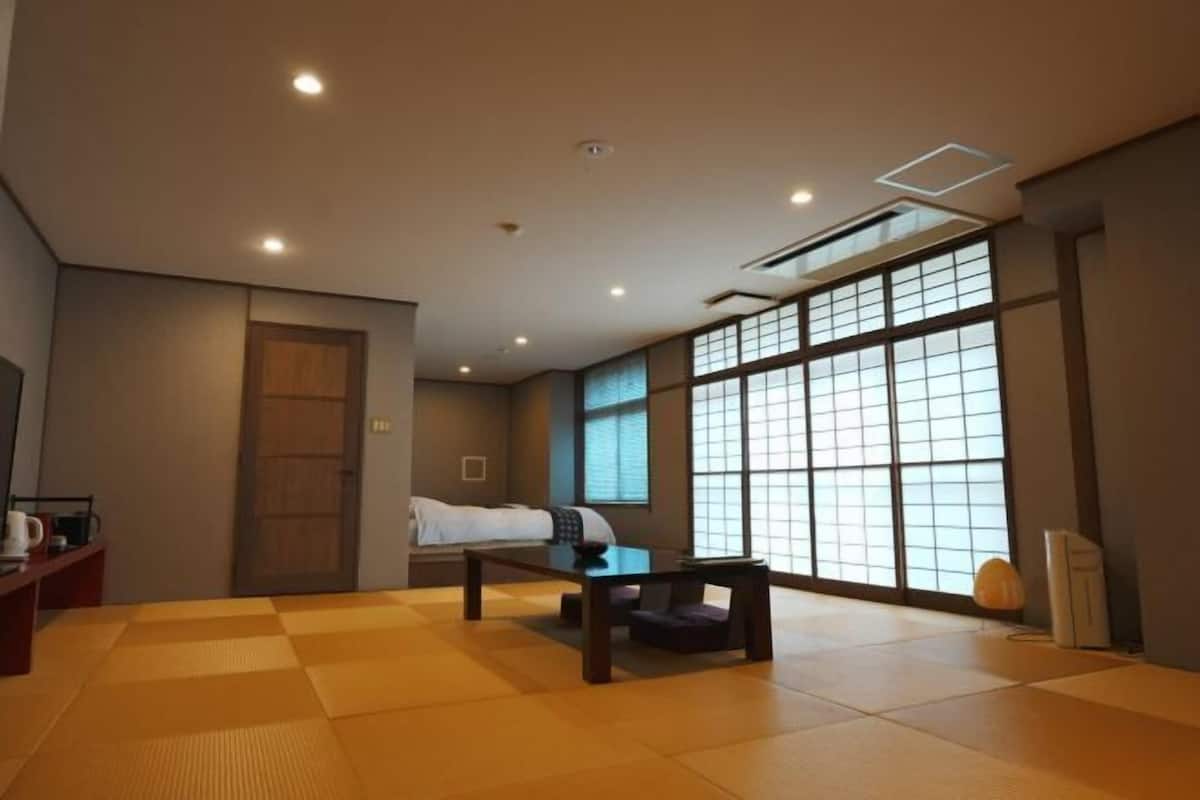 Caja de seguridad en la habitación, escritorio y wifi gratis